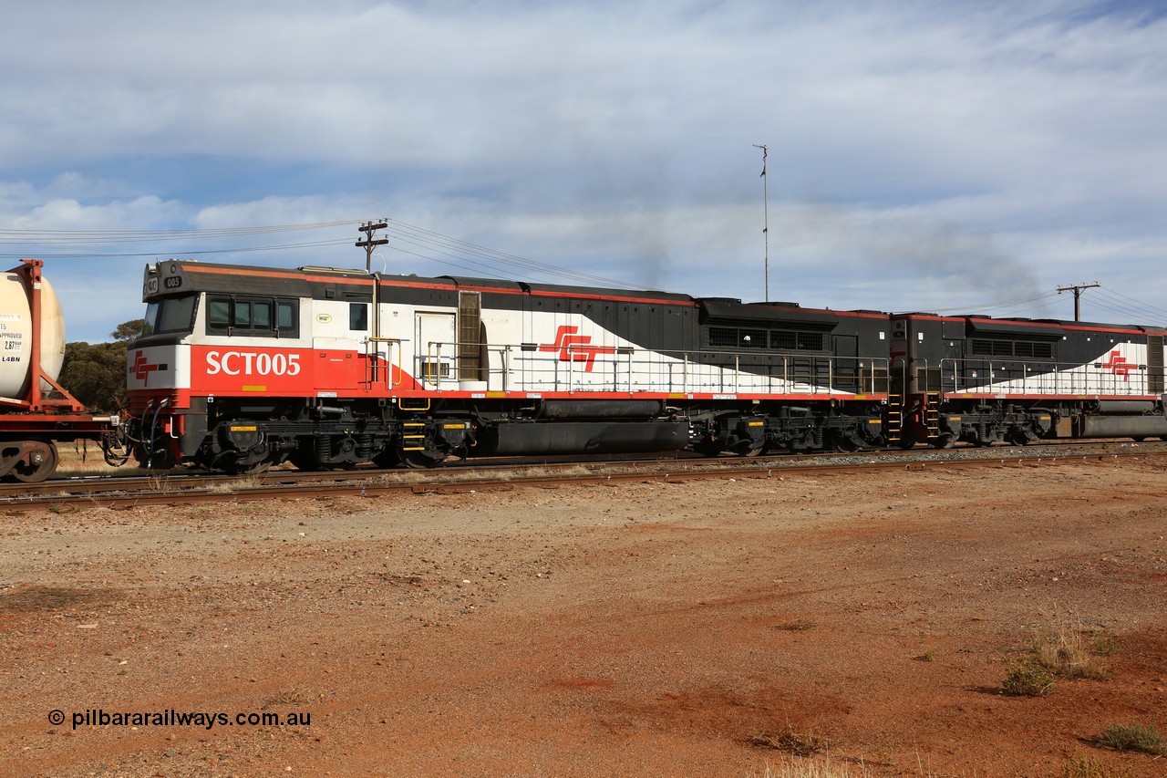 160523 2872
Parkeston, SCT train 7GP1 which operates from Parkes NSW (Goobang Junction) to Perth, SCT class SCT 005 serial 07-1729 second unit is an EDI Downer built EMD model GT46C-ACe.
Keywords: SCT-class;SCT005;07-1729;EDI-Downer;EMD;GT46C-ACe;