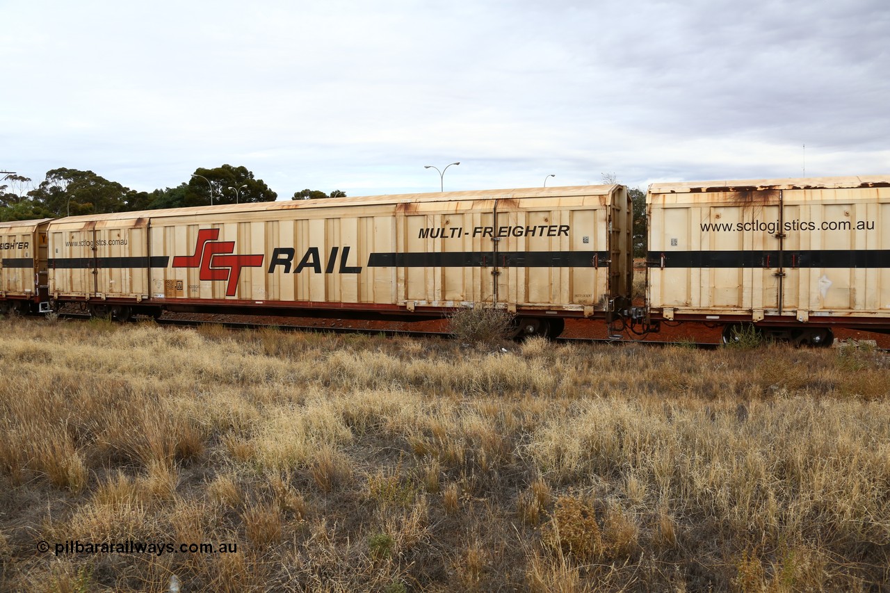 160524 3659
Kalgoorlie, SCT train 2PM9 operating from Perth to Melbourne, PBGY type covered van PBGY 0150 Multi-Freighter, one of eighty units built by Gemco WA, with Independent Brake signage.
Keywords: PBGY-type;PBGY0150;Gemco-WA;