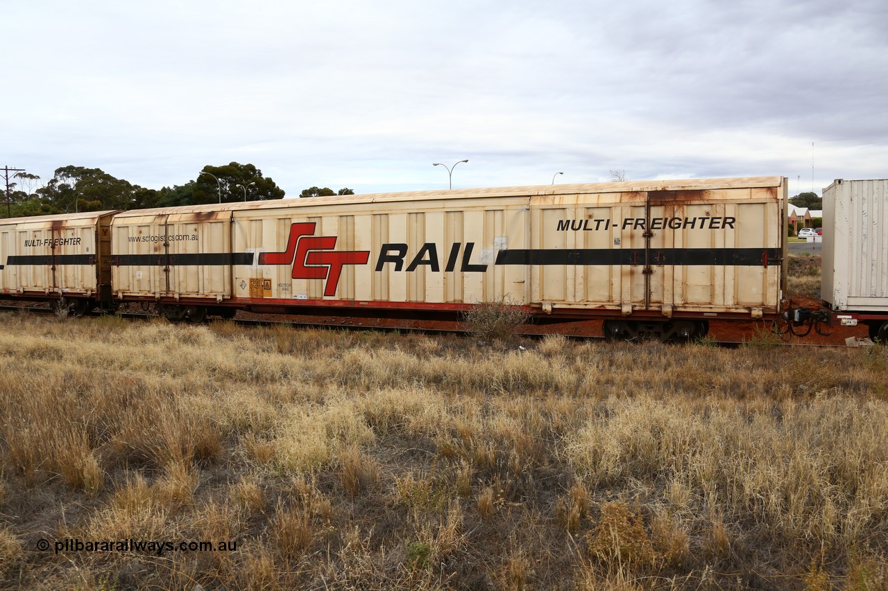 160524 3671
Kalgoorlie, SCT train 2PM9 operating from Perth to Melbourne, PBGY type covered van PBGY 0142 Multi-Freighter, one of eighty units built by Gemco WA with Independent Brake signage.
Keywords: PBGY-type;PBGY0142;Gemco-WA;