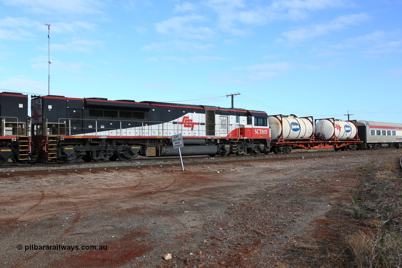 160525 4553
Parkeston, SCT train 3PG1 which operates from Perth to Parkes NSW (Goobang Junction) arrives with second unit SCT class SCT 011 serial 07-1735 an EDI Downer built EMD model GT46C-ACe with 73 waggons for 3381 tonnes and 1726 metres behind it.
Keywords: SCT-class;SCT011;EDI-Downer;EMD;GT46C-ACe;07-1735;