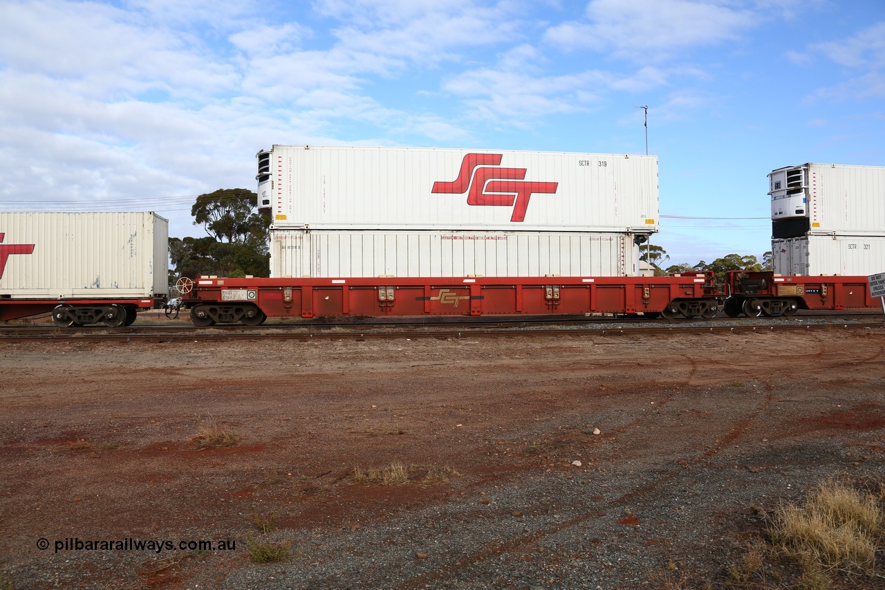 160525 4570
Parkeston, SCT train 3PG1 which operates from Perth to Parkes NSW (Goobang Junction), PWWY type PWWY 0019 one of forty well waggons built by Bradken NSW for SCT, loaded with a 46' RFRA type SCF reefer SCFU 807010 and a 48' SCT reefer SCTR 319.
Keywords: PWWY-type;PWWY0019;Bradken-NSW;