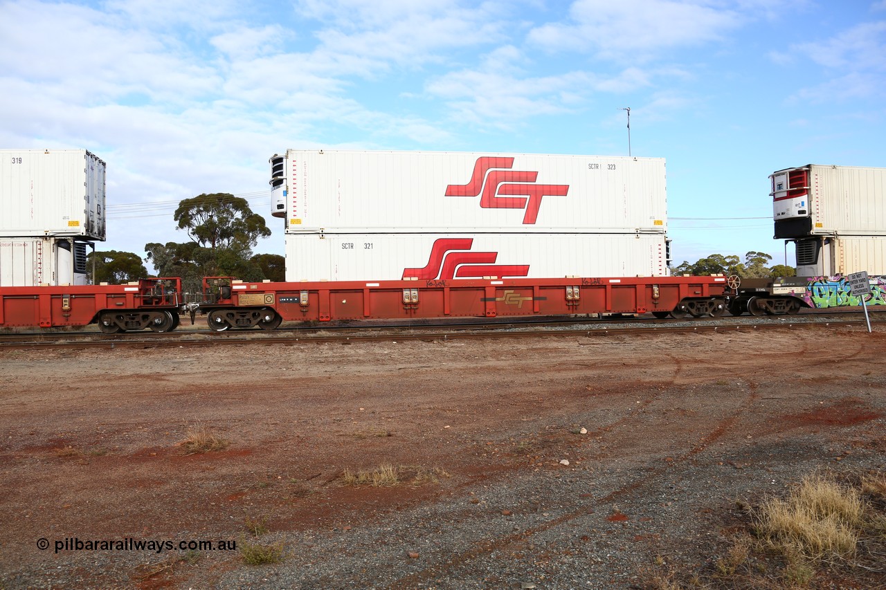 160525 4571
Parkeston, SCT train 3PG1 which operates from Perth to Parkes NSW (Goobang Junction), PWWY type PWWY 0027 one of forty well waggons built by Bradken NSW for SCT, loaded with two SCT 48' reefers SCTR 321 and SCTR 323.
Keywords: PWWY-type;PWWY0027;Bradken-NSW;