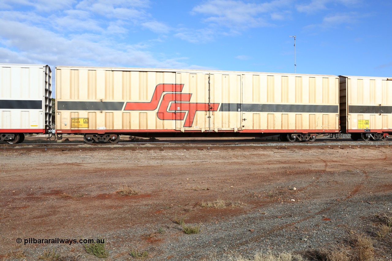 160525 4594
Parkeston, SCT train 3PG1 which operates from Perth to Parkes NSW (Goobang Junction), PBHY type covered van PBHY 0036 Greater Freighter, one of a second batch of thirty units built by Gemco WA without the Greater Freighter signage.
Keywords: PBHY-type;PBHY0038;Gemco-WA;