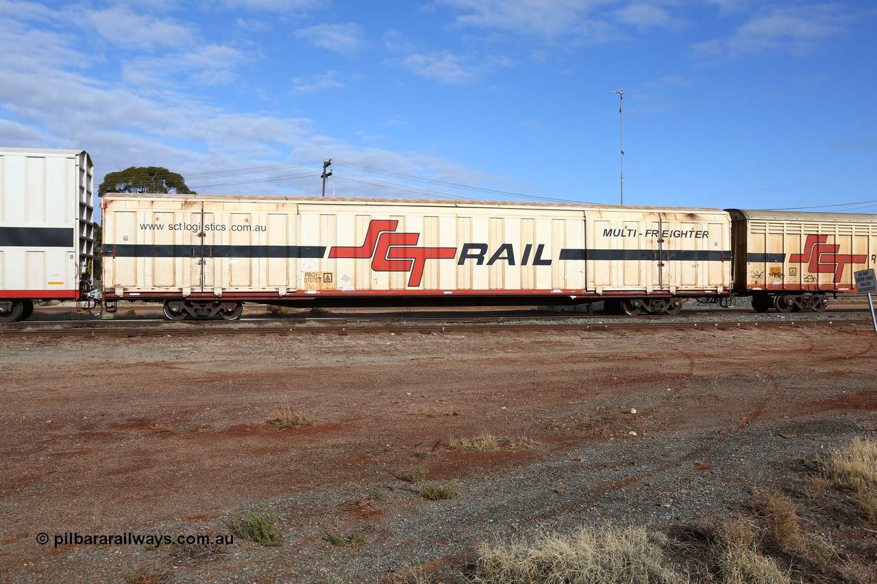 160525 4617
Parkeston, SCT train 3PG1 which operates from Perth to Parkes NSW (Goobang Junction), PBGY type covered van PBGY 0107 Multi-Freighter, one of eighty units built by Gemco WA.
Keywords: PBGY-type;PBGY0107;Gemco-WA;