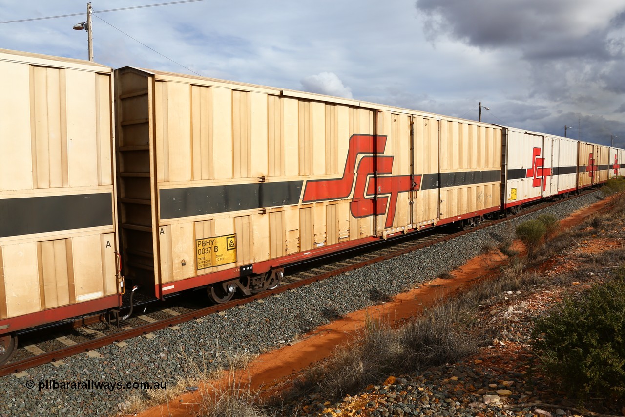 160526 5297
West Kalgoorlie, SCT train 3MP9 operating from Melbourne to Perth, PBHY type covered van PBHY 0037 Greater Freighter, one of a second batch of thirty units built by Gemco WA without the Greater Freighter signage.
Keywords: PBHY-type;PBHY0037;Gemco-WA;