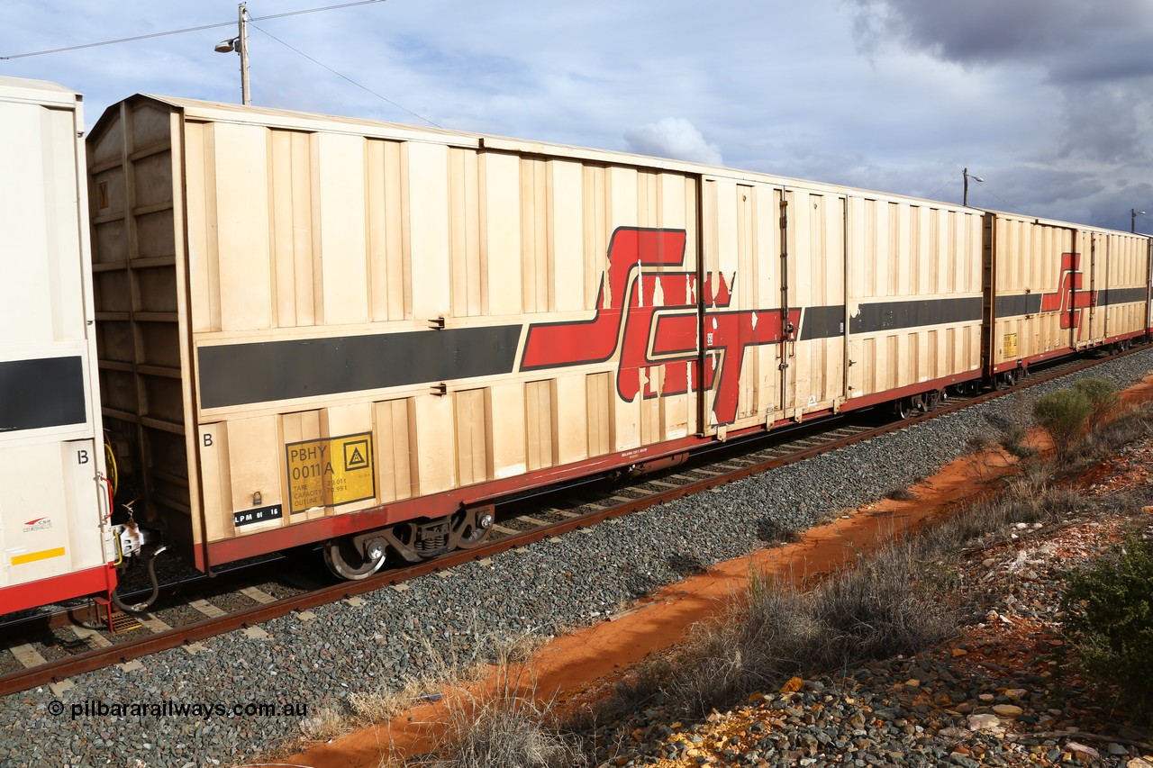 160526 5298
West Kalgoorlie, SCT train 3MP9 operating from Melbourne to Perth, PBHY type covered van PBHY 0011 Greater Freighter, one of thirty five units built by Gemco WA in 2005 without the Greater Freighter signage.
Keywords: PBHY-type;PBHY0011;Gemco-WA;