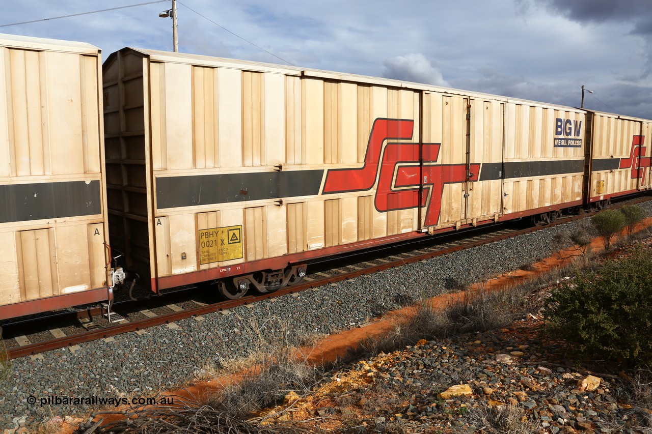 160526 5303
West Kalgoorlie, SCT train 3MP9 operating from Melbourne to Perth, PBHY type covered van PBHY 0021 Greater Freighter, one of thirty five units built by Gemco WA in 2005 without the Greater Freighter signage but with Big W We Sell For Less logo.
Keywords: PBHY-type;PBHY0021;Gemco-WA;