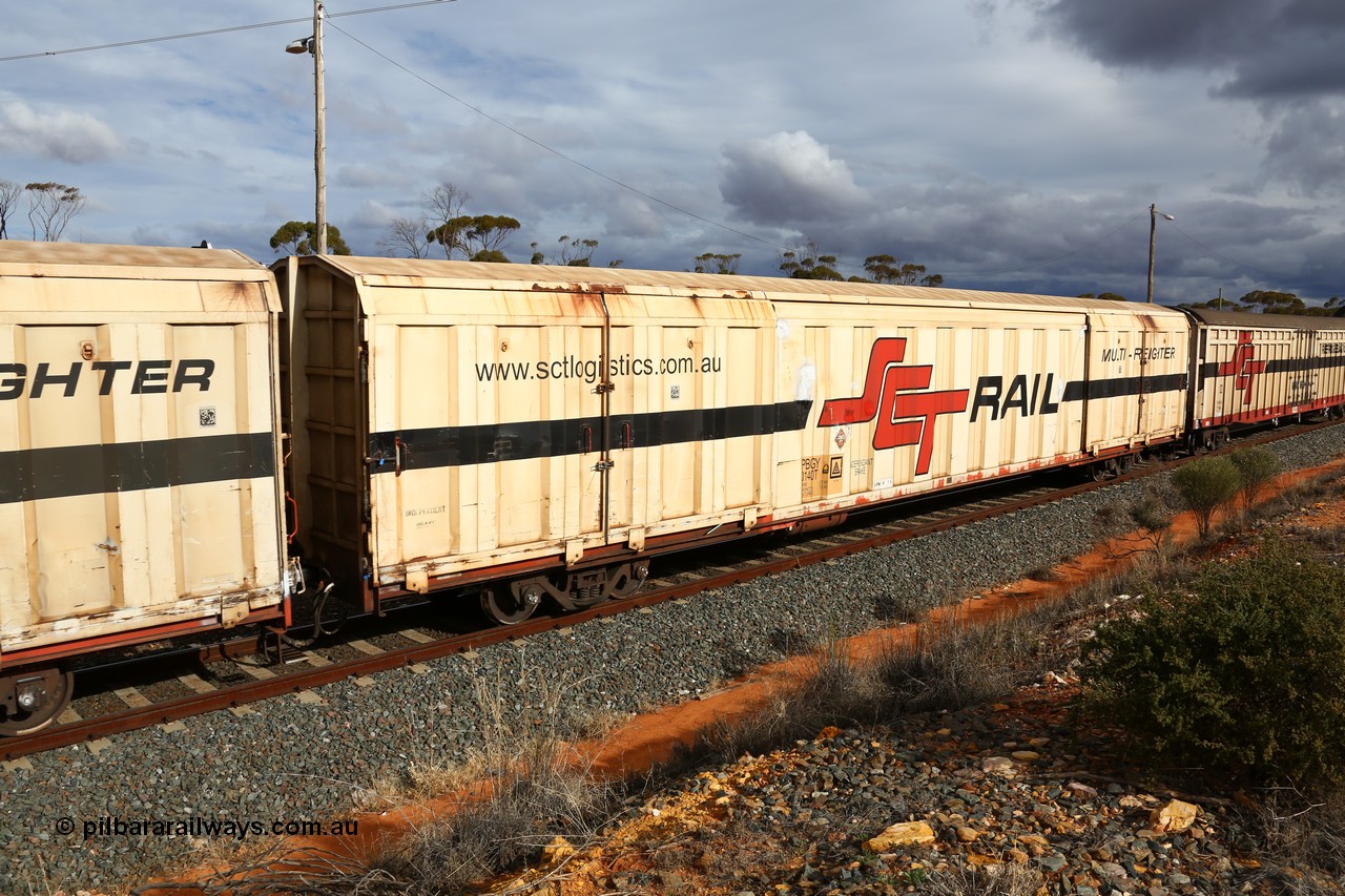 160526 5314
West Kalgoorlie, SCT train 3MP9 operating from Melbourne to Perth, PBGY type covered van PBGY 0140 Multi-Freighter, one of eighty units built by Gemco WA, with Independent Brake signage.
Keywords: PBGY-type;PBGY0140;Gemco-WA;