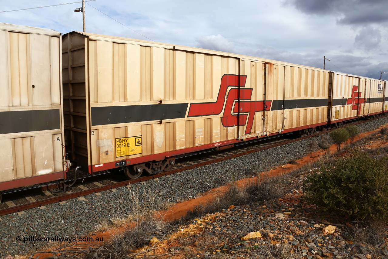 160526 5323
West Kalgoorlie, SCT train 3MP9 operating from Melbourne to Perth, PBHY type covered van PBHY 0049 Greater Freighter, one of a second batch of thirty units built by Gemco WA without the Greater Freighter signage.
Keywords: PBHY-type;PBHY0049;Gemco-WA;