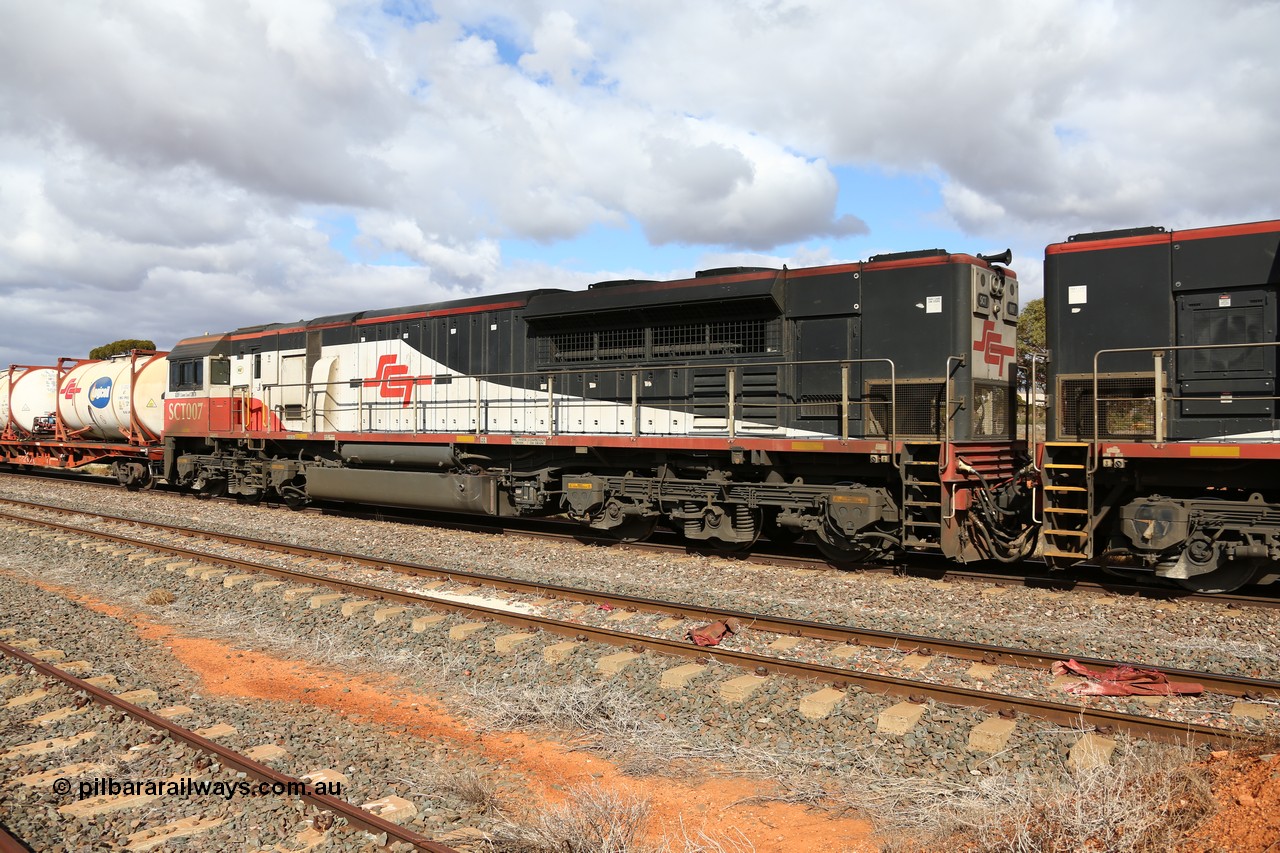 160529 8872
Parkeston, SCT train 6MP9 operating from Melbourne to Perth with EDI Downer built EMD model GT46C-ACe unit SCT 007 'Geoff (James Bond) Smith' serial 97-1731 with 74 waggons for 5382 tonnes and 1786 metres length.
Keywords: SCT-class;SCT007;EDI-Downer;EMD;GT46C-ACe;07-1731;