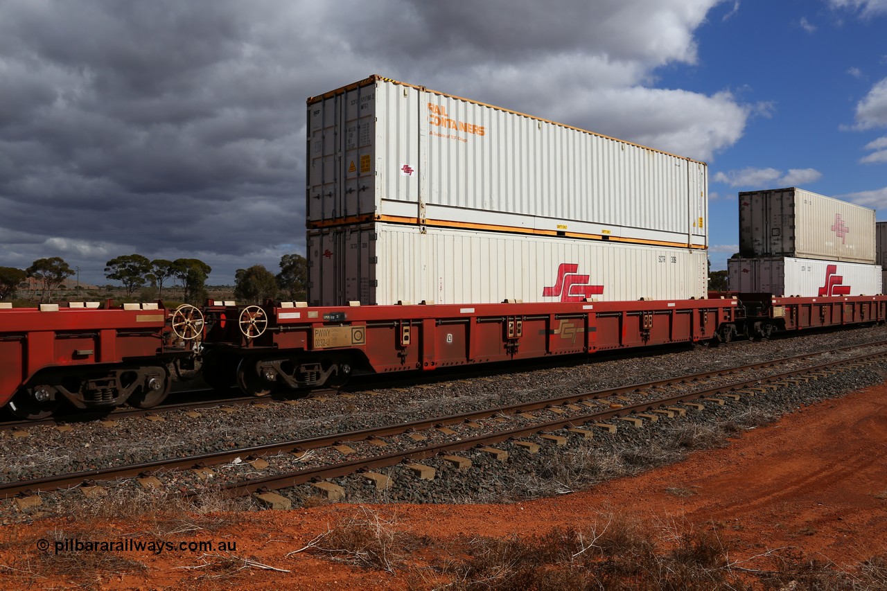 160529 8885
Parkeston, SCT train 6MP9 operating from Melbourne to Perth, PWWY type PWWY 0032 one of forty well waggons built by Bradken NSW for SCT, loaded with an SCT 48' reefer unit SCTR 309 and a 48' MFG1 Rail Containers unit SCFU 411198 with SCT decals.
Keywords: PWWY-type;PWWY0032;Bradken-NSW;