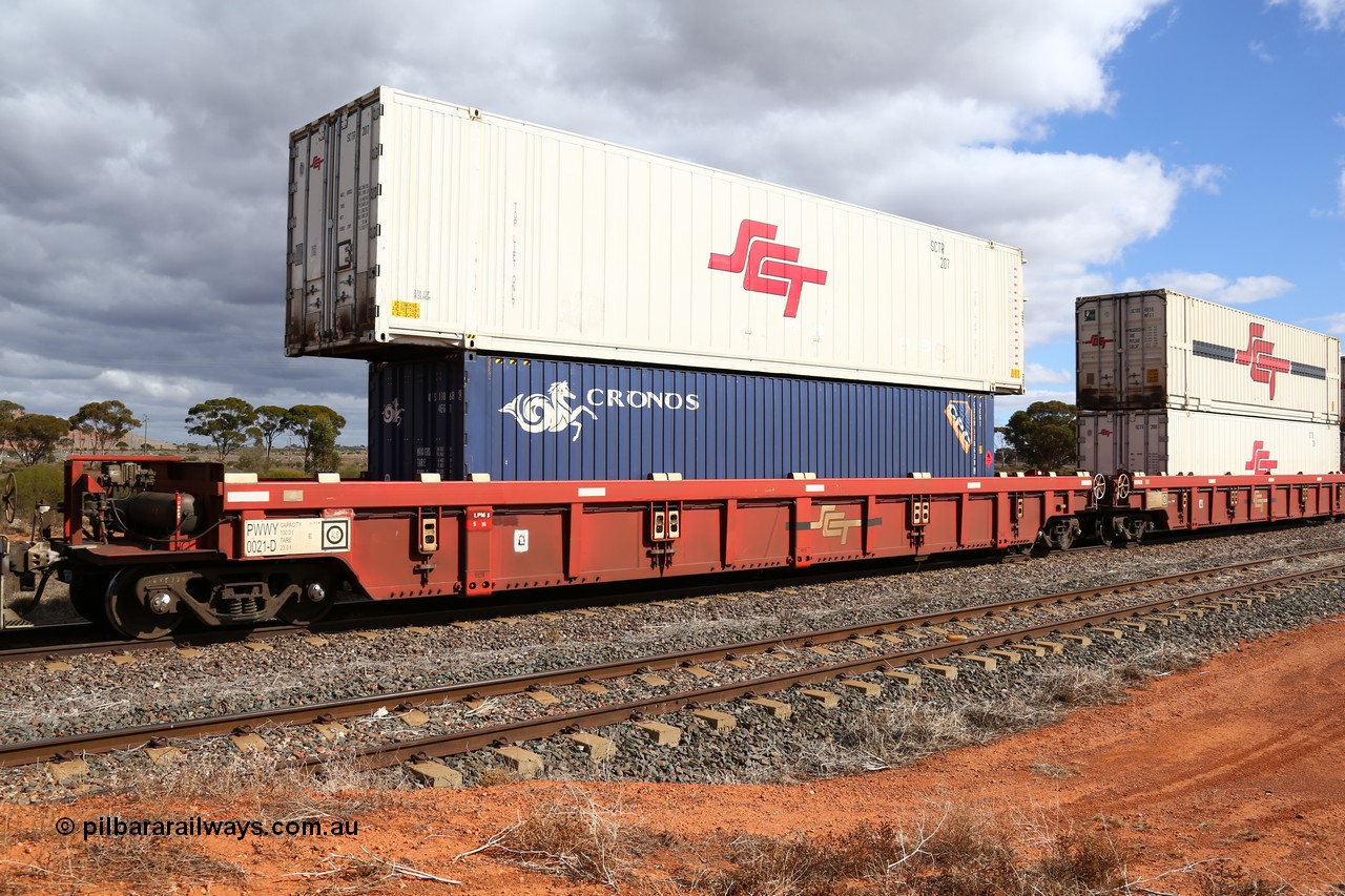 160529 8893
Parkeston, SCT train 6MP9 operating from Melbourne to Perth, PWWY type PWWY 0021 one of forty well waggons built by Bradken NSW for SCT, loaded with a 40' Cronos box CXSU 118638 and a 48' SCT reefer SCTR 207.
Keywords: PWWY-type;PWWY0021;Bradken-NSW;