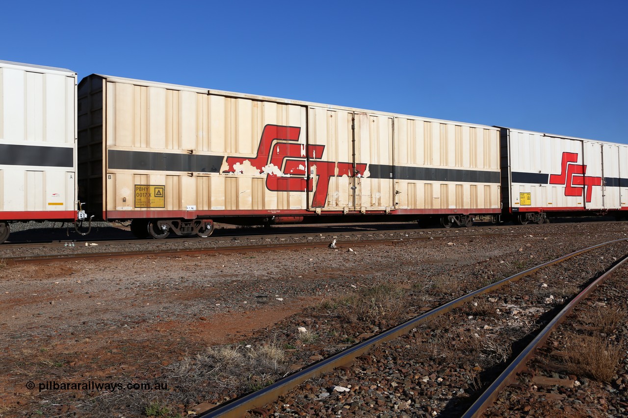 160530 9191
Parkeston, SCT train 7GP1 which operates from Parkes NSW (Goobang Junction) to Perth, PBHY type covered van PBHY 0017 Greater Freighter, one of thirty five units built by Gemco WA in 2005 without the Greater Freighter signage.
Keywords: PBHY-type;PBHY0017;Gemco-WA;