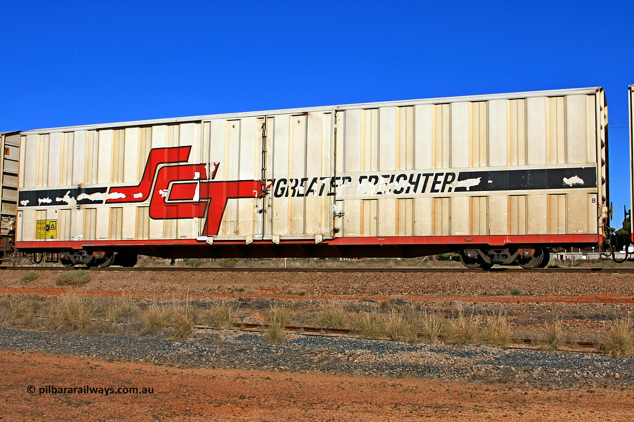 100603 8971
Parkeston, SCT train 3MP9, PBHY type covered van PBHY 0004 Greater Freighter, one of thirty five units built by Gemco WA in 2005.
Keywords: PBHY-type;PBHY0005;Gemco-WA;