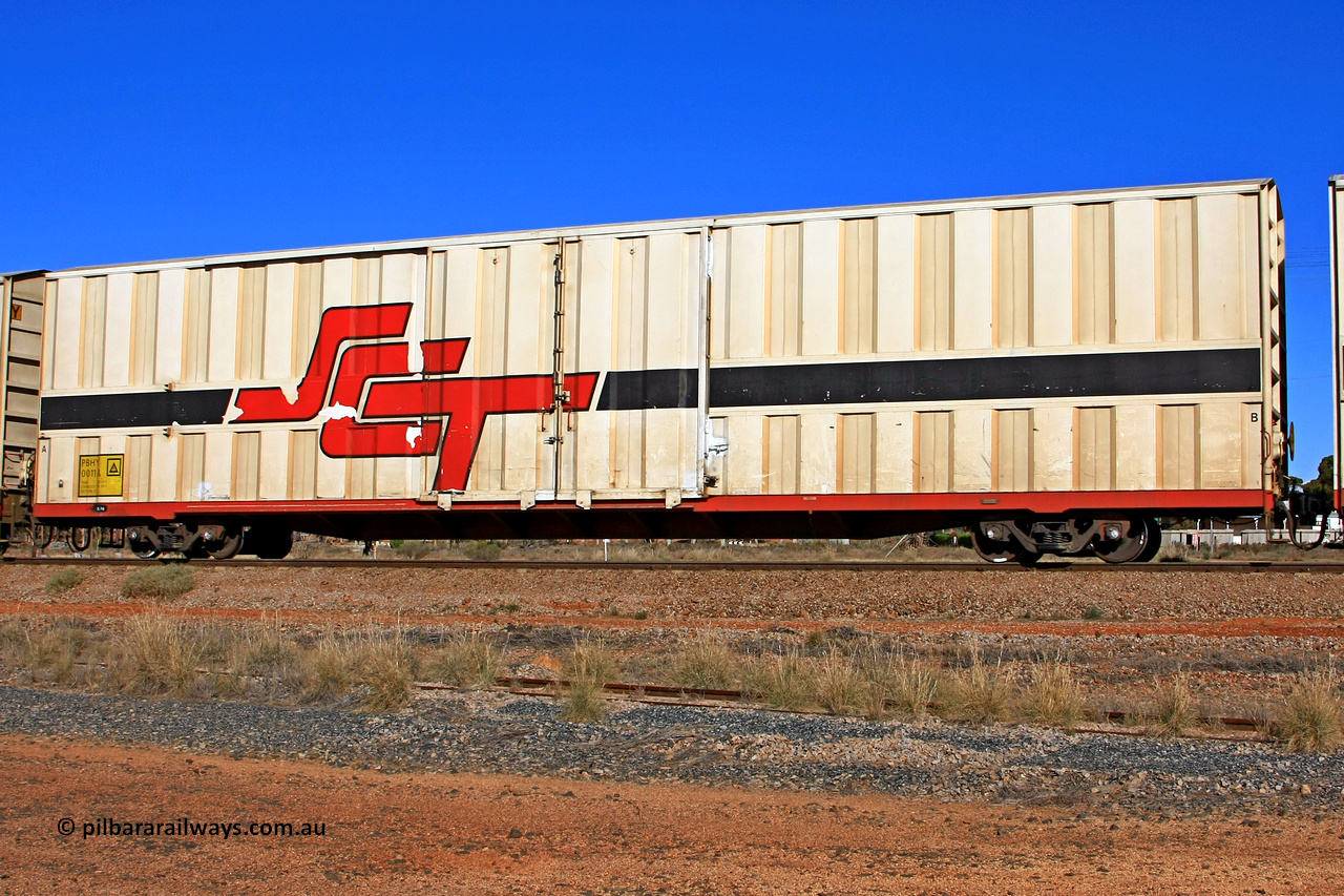 100603 8973
Parkeston, SCT train 3MP9, PBHY type covered van PBHY 0011 Greater Freighter, one of thirty five units built by Gemco WA in 2005 without the Greater Freighter signage.
Keywords: PBHY-type;PBHY0011;Gemco-WA;