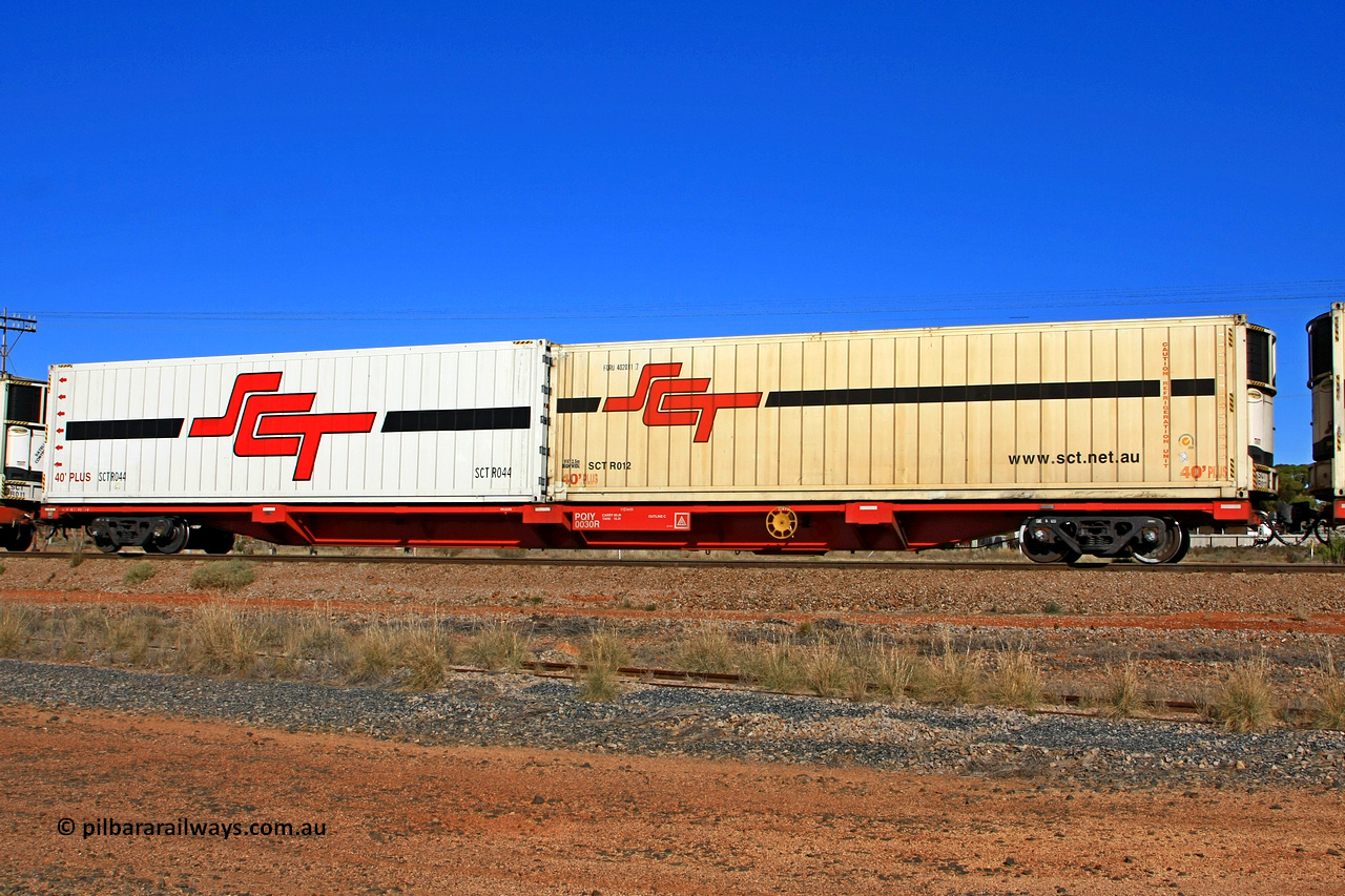 100603 9000
Parkeston, SCT train 3MP9, PQIY type 80' container flat PQIY 0030, one of forty units built by Gemco WA in 2009 loaded with 40' SCT reefer FORU 402011 [7] / SCTR012 and 40' SCT reefer SCTR044.
Keywords: PQIY-type;PQIY0030;Gemco-WA;