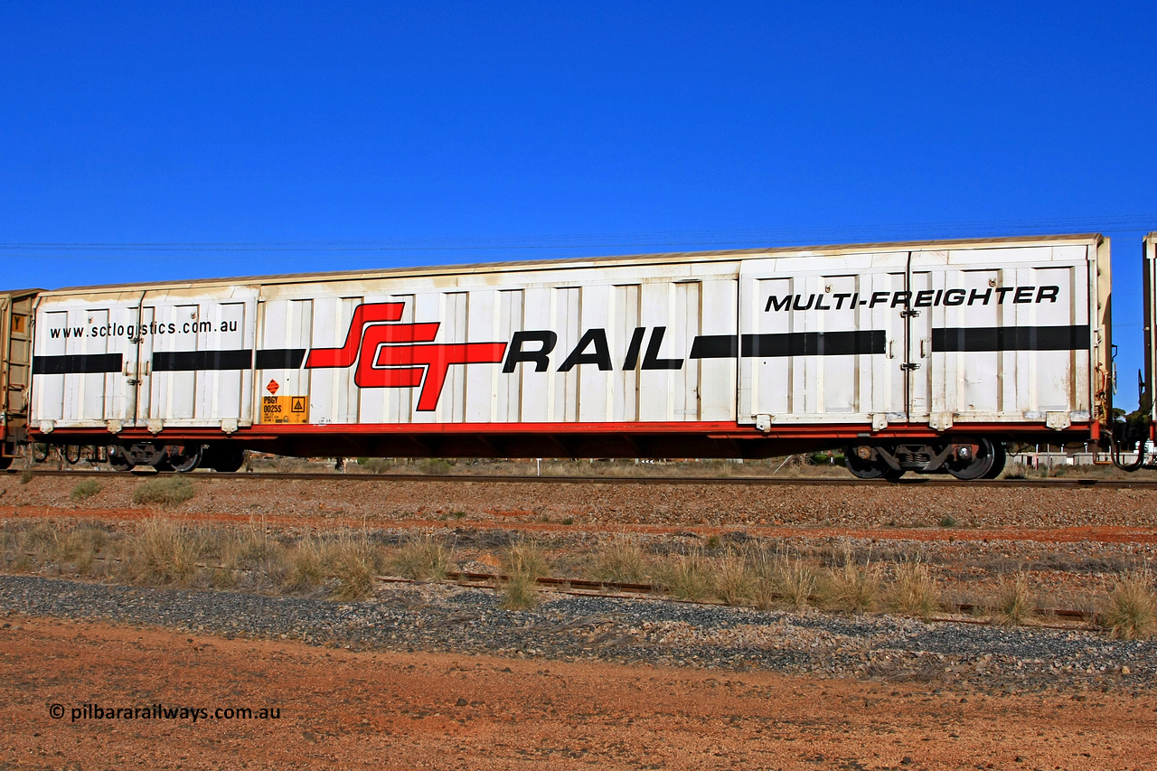 100603 9034
Parkeston, SCT train 3MP9, PBGY type covered van PBGY 0025 Multi-Freighter, one of eighty two waggons built by Queensland Rail Redbank Workshops in 2005.
Keywords: PBGY-type;PBGY0025;Qld-Rail-Redbank-WS;