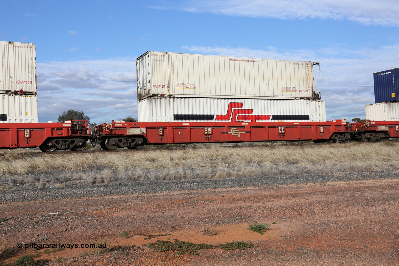 130710 1020
Parkeston, SCT train 3PG1, PWWY type 100 tonne well waggon PWWY 0014 double stacked with an SCT 48' MFG1 type container SCTDS 4833 and a 46' reefer SCFU 807027. Bradken NSW built forty of these PWWY wells for SCT in 2008.
Keywords: PWWY-type;PWWY0014;Bradken-NSW;
