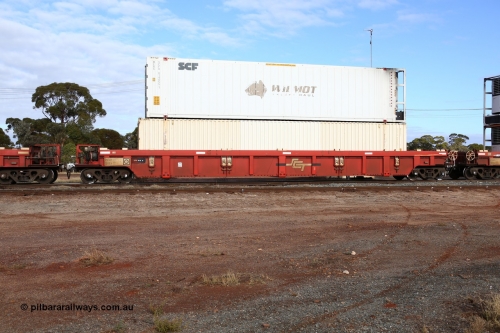160525 4581
Parkeston, SCT train 3PG1 which operates from Perth to Parkes NSW (Goobang Junction), PWWY type PWWY 0015 one of forty well waggons built by Bradken NSW for SCT, loaded with a 48' MEG1 type plain box SCFU 480475 and a 46' 6