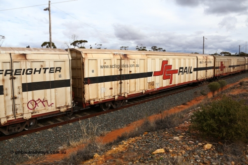 160526 5350
West Kalgoorlie, SCT train 3MP9 operating from Melbourne to Perth, PBGY type covered van PBGY 0115 Multi-Freighter, one of eighty units built by Gemco WA, with Independent Brake signage.
Keywords: PBGY-type;PBGY0115;Gemco-WA;
