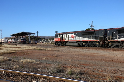160530 9091
Parkeston, return SCT working 1PM9 led by SCT 004 crosses opposing SCT Perth bound train 7GP1 with SCT 013 on the lead waiting on the mainline. Before SCT introduced these AC traction locomotives the original operations were powered by three of four 3000 hp DC locomotives.
Keywords: SCT-class;SCT004;EDI-Downer;EMD;GT46C-ACe;07-1728;