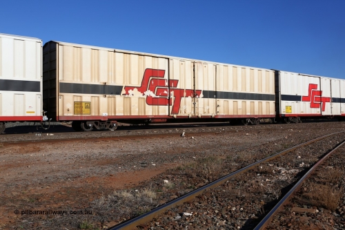 160530 9191
Parkeston, SCT train 7GP1 which operates from Parkes NSW (Goobang Junction) to Perth, PBHY type covered van PBHY 0017 Greater Freighter, one of thirty five units built by Gemco WA in 2005 without the Greater Freighter signage.
Keywords: PBHY-type;PBHY0017;Gemco-WA;