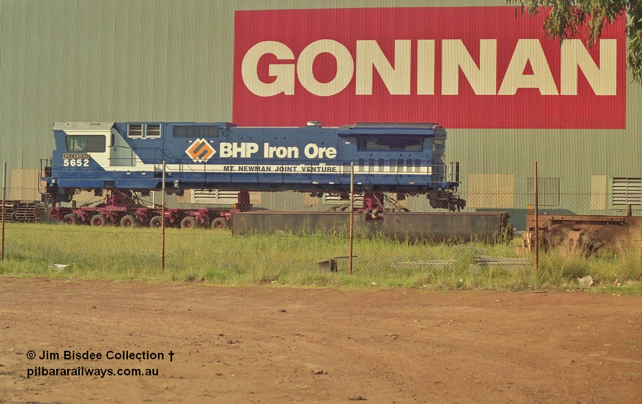 16940
Bassendean, Goninan GE CM40-8M rebuild unit for BHP Iron Ore 5652 'Villanueva' serial 8412-09 / 93-143, rebuilt from Mt Newman Mining AE Goodwin built ALCo M636 unit 5482 serial G6061-3, being prepped for road haulage to Port Hedland. October 1993.
Jim Bisdee photo.
Keywords: 5652;Goninan;GE;CM40-8M;8412-09/93-143;rebuild;AE-Goodwin;ALCo;M636C;5482;G6061-3;