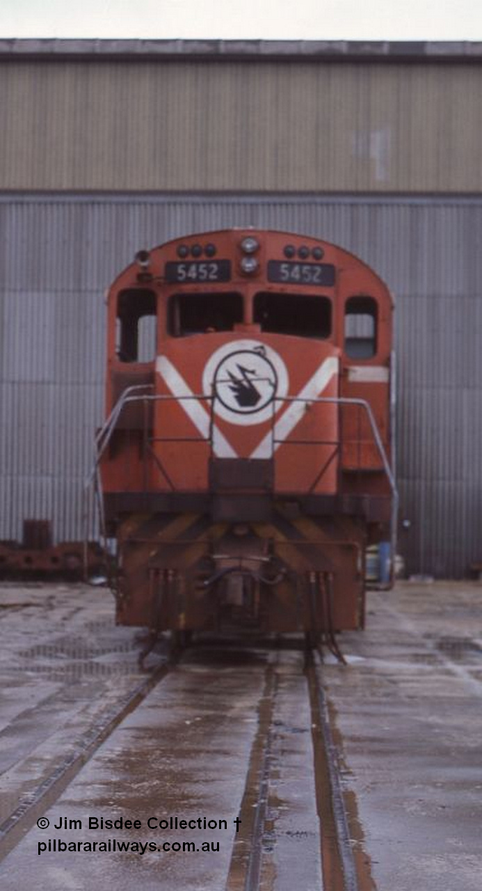 5952 001
Welshpool, Goninan workshops, Mt Newman Mining C636 ALCo unit 5452 serial G6012-1 built by AE Goodwin in May 1968 is undergoing a world first as it gets rebuilt into a GE C36-7M locomotive, by July 1987 it would become 5509. Sept 1986.
Jim Bisdee photo.
Keywords: 5452;AE-Goodwin;ALCo;C636;G6012-1;