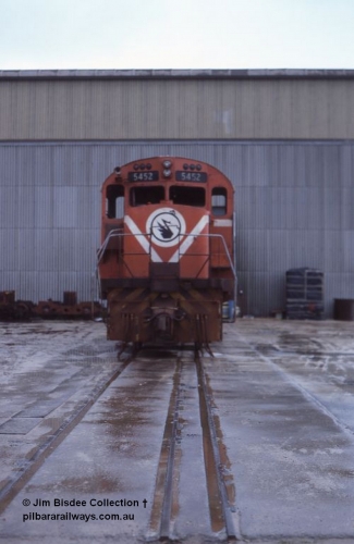 5946 001 Welshpool 1986Sept
Welshpool, Goninan workshops, Mt Newman Mining C636 ALCo unit 5452 serial G6012-1 built by AE Goodwin in May 1968 is undergoing a world first as it gets rebuilt into a GE C36-7M locomotive, by July 1987 it would become 5509. Sept 1986.
Jim Bisdee photo.
Keywords: 5452;AE-Goodwin;ALCo;C636;G6012-1;