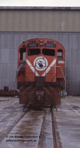 5952 001
Welshpool, Goninan workshops, Mt Newman Mining C636 ALCo unit 5452 serial G6012-1 built by AE Goodwin in May 1968 is undergoing a world first as it gets rebuilt into a GE C36-7M locomotive, by July 1987 it would become 5509. Sept 1986.
Jim Bisdee photo.
Keywords: 5452;AE-Goodwin;ALCo;C636;G6012-1;
