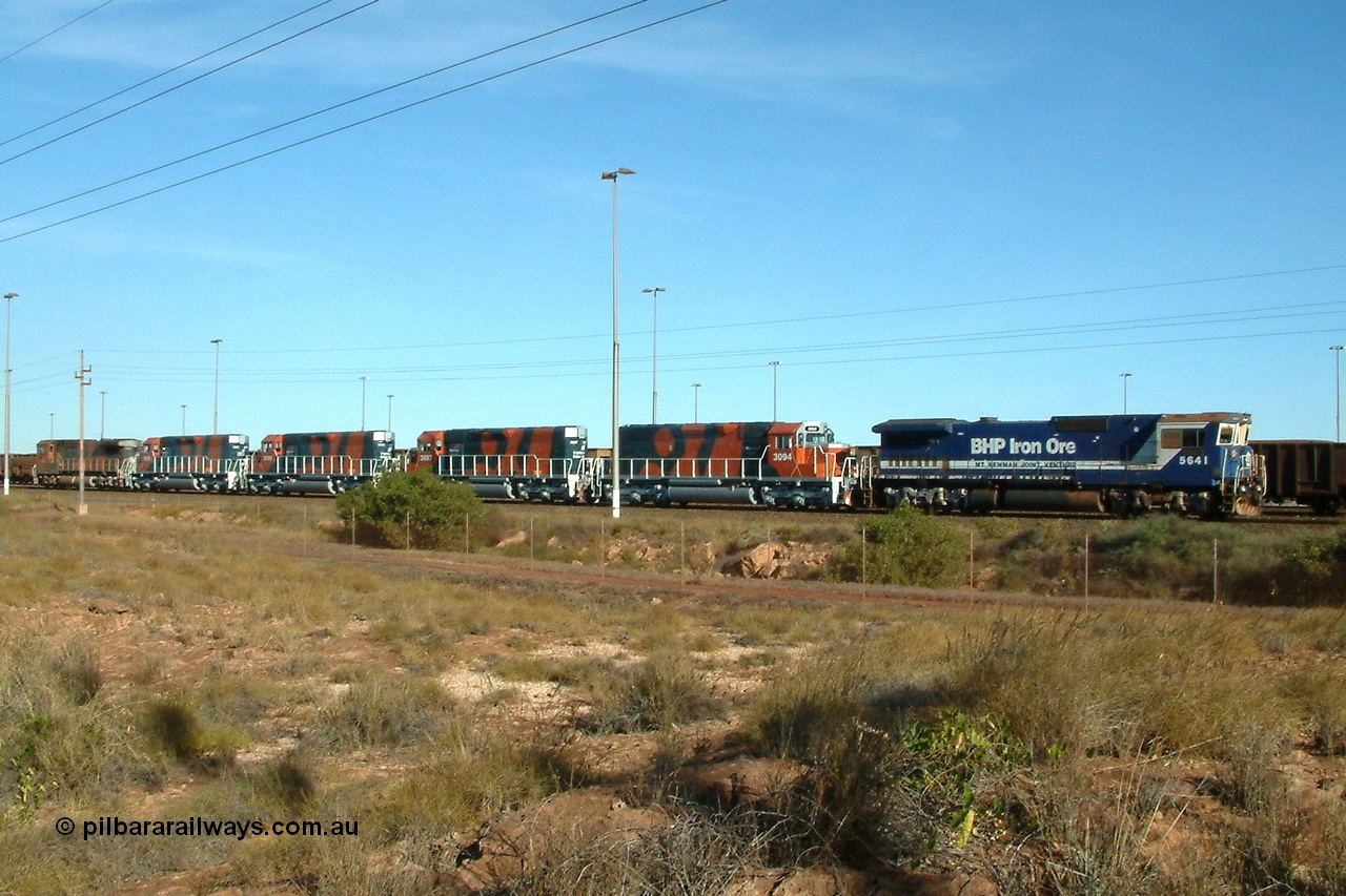 040809 160142r
Nelson Point BHP Billiton EMD SD40R units 3094-3097-3096-3095 under load testing between CM40-8M units 5641 and 5636 return from Bing Siding prior to them entering service 9th August 2004.
Keywords: 3094;EMD;SD40R;31515/7861-25;SD40;SP8434;