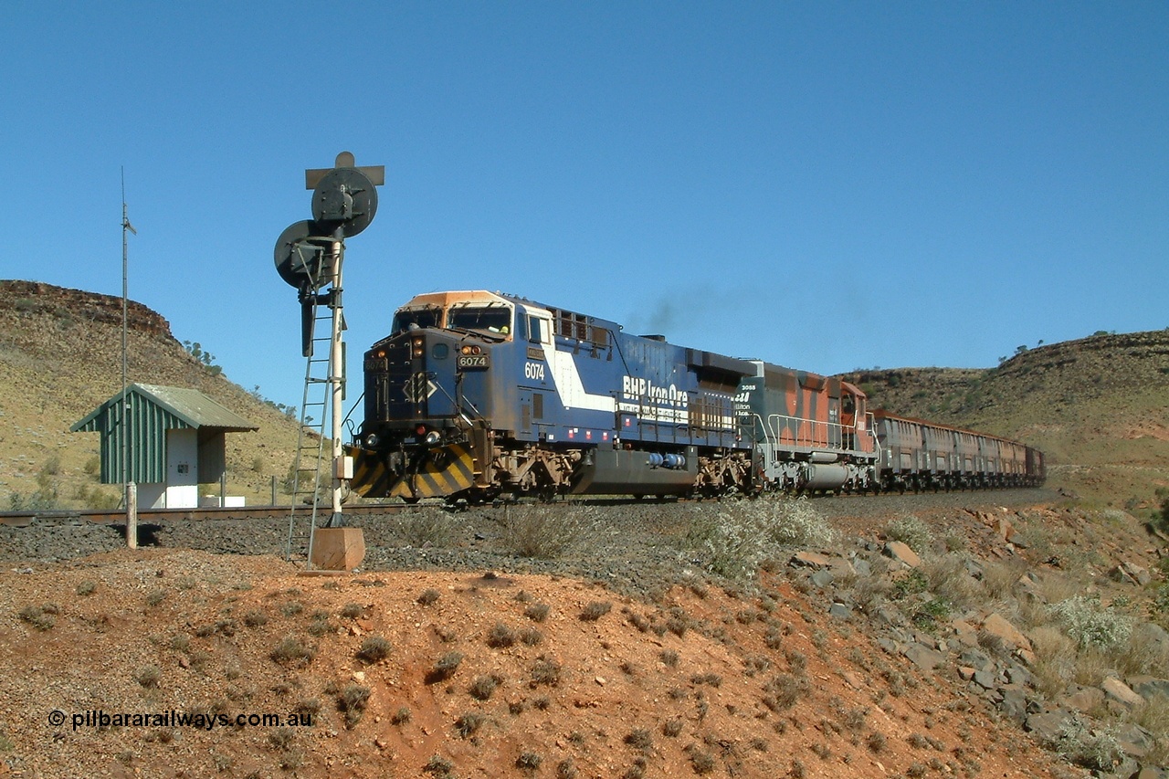 040810 134944r
Garden Siding, BHP GE AC6000 6074 'Kalgan' serial 51066 leading EMD SD40R 3088 serial 31513 originally Southern Pacific SD40 SP 8432 with a loaded train is in full dynamic with air brake applied to keeps the train under control down the 1 in 40 grade between Shaw and Garden here at the Garden South arrival signal 10th August 2004.
Keywords: 6074;GE;AC6000;51066;