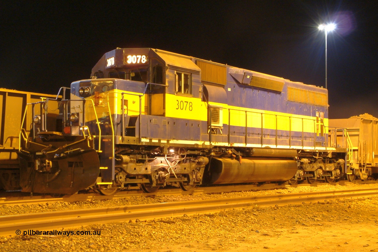 040818 205238r
Nelson Point, BHP Billiton yard pilot EMD SD40 unit 3078 serial 31503 originally Southern Pacific unit SP 8422 and still wearing former owner IC&E blue and yellow livery with a loaded rake awaiting clearance though Car Dumper 2 18th August 2004.
Keywords: 3078;EMD;SD40;31503/7861-13;SP8422;