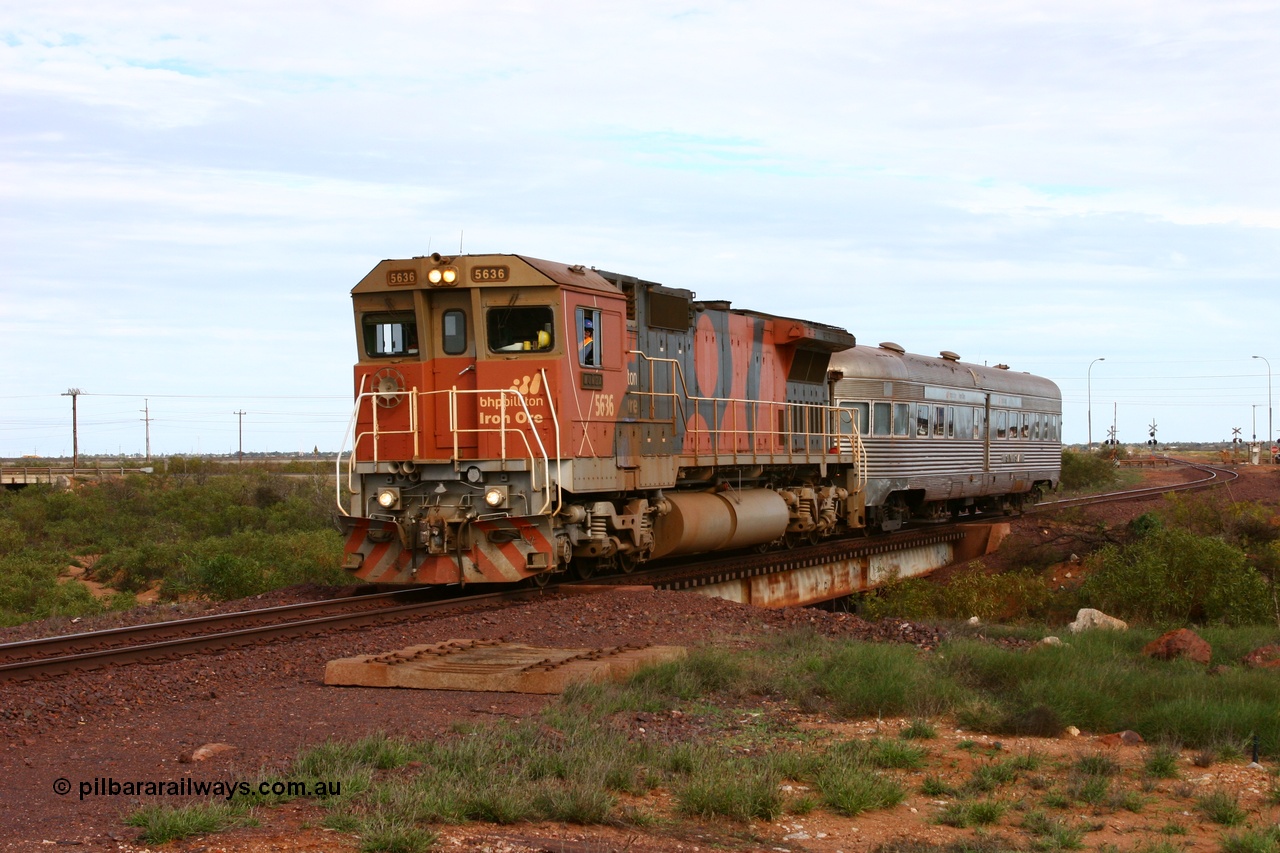 050624 3197
Port Hedland, the 19.3 km on the GML sees BHP Billiton Goninan GE rebuilt model CM40-8M unit 5636 'Munda' serial 8151-11 / 91-122 leads the Sundowner across the Broome Rd crossing on its way to Goldsworthy 24th June 2005.
Keywords: 5636;Goninan;GE;CM40-8M;8151-11/91-122;rebuild;AE-Goodwin;ALCo;C636;5462;G6035-3;