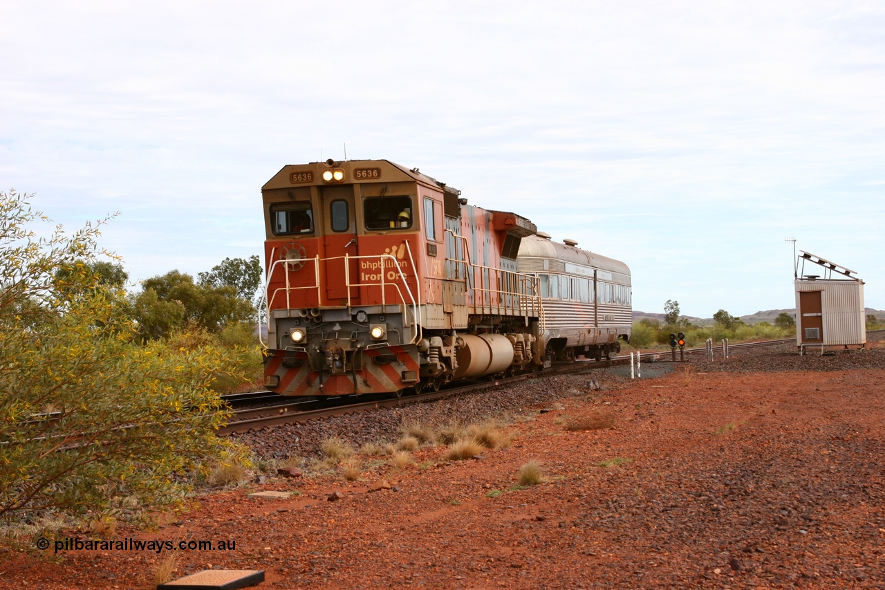 050624 3327
Goldsworthy Siding, 110.8 km on the GML sees BHP Billiton Goninan GE rebuild model CM40-8M unit 5636 'Munda' serial 8151-11 / 91-122 leads the Sundowner on its way to Goldsworthy entering the passing siding. 24th June 2005.
Keywords: 5636;Goninan;GE;CM40-8M;8151-11/91-122;rebuild;AE-Goodwin;ALCo;C636;5462;G6035-3;