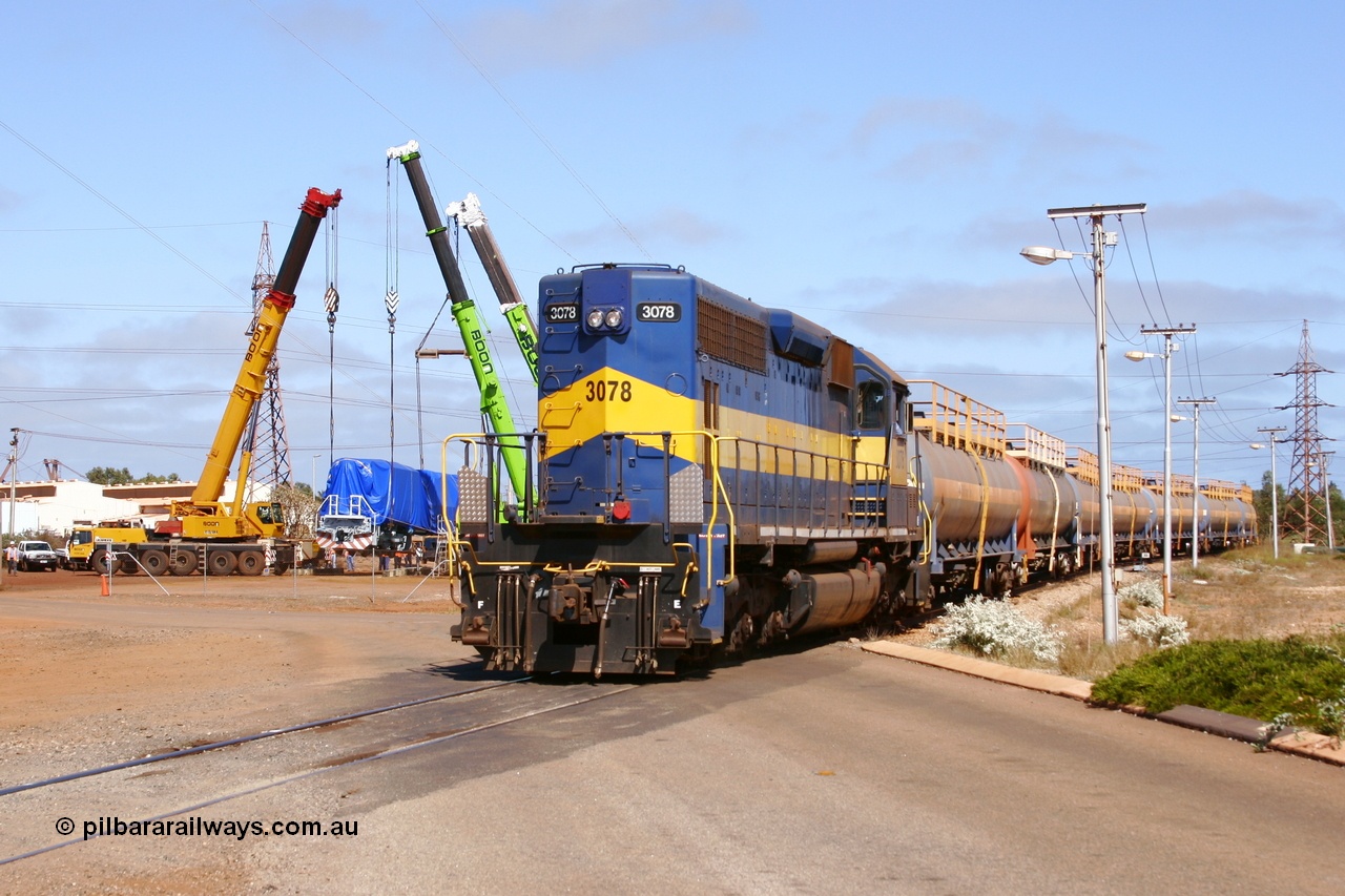 051023 6215r
Nelson Point, BHP Billiton EMD built SD40 unit 3078 built February 1966 serial 31503 / 7861-13 still in previous owner IC & E blue and yellow runs out of the fuel gantry with loaded tank waggons as Electro-Motive (EMD successor) built SD70ACe/LC unit 4305 is lowered onto the rails. 23rd October 2005.
Keywords: 3078;EMD;SD40;31503/7861-13;SP8422;