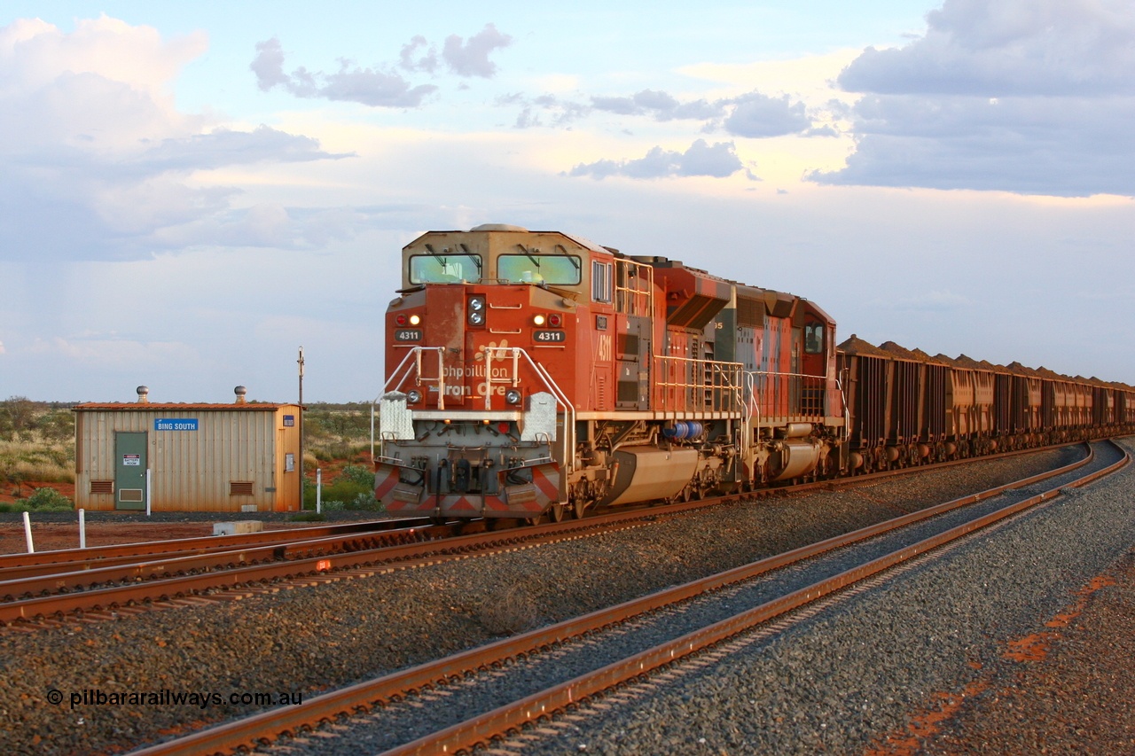 060216 2792r
Bing Siding, BHP Billiton Electro-Motive built SD70ACe unit 4311 'Poonda' serial 20038540-012 with an SD40R as second unit runs through Bing South on the mainline to Nelson Point with a loaded trains. The track in the foreground is the new duplicated road to Nelson Point and is still under construction. 16th February 2006.
Keywords: 4311;Electro-Motive;EMD;SD70ACe/LC;20038540-012;