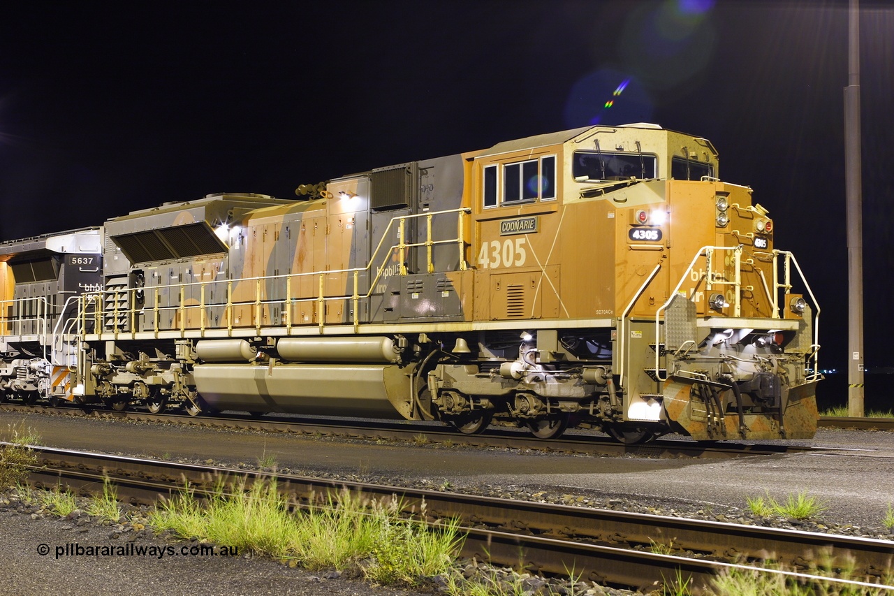 060417 3531
Nelson Point Yard, still relatively new Electro-Motive built SD70ACe/LC unit 4305 serial 20038540-006 'Coonarie' under lights awaits it next job on the evening 17th April 2006.
Keywords: 4305;Electro-Motive;EMD;SD70ACe/LC;20038540-006;