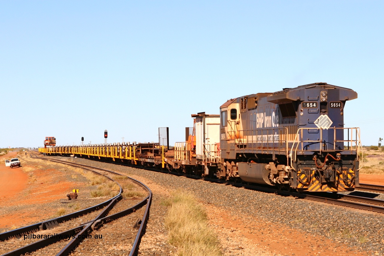 060714 6685r
Bing Siding finds BHP Goninan GE rebuild CM40-8M locomotive 5654 'Kashima' serial 8412-11 / 93-145 as it shunts the steel (rail) train 14th July 2006.
Keywords: 5654;Goninan;GE;CM40-8M;8412-11/93-145;rebuild;Comeng-NSW;ALCo;M636C;5493;C6084-9;