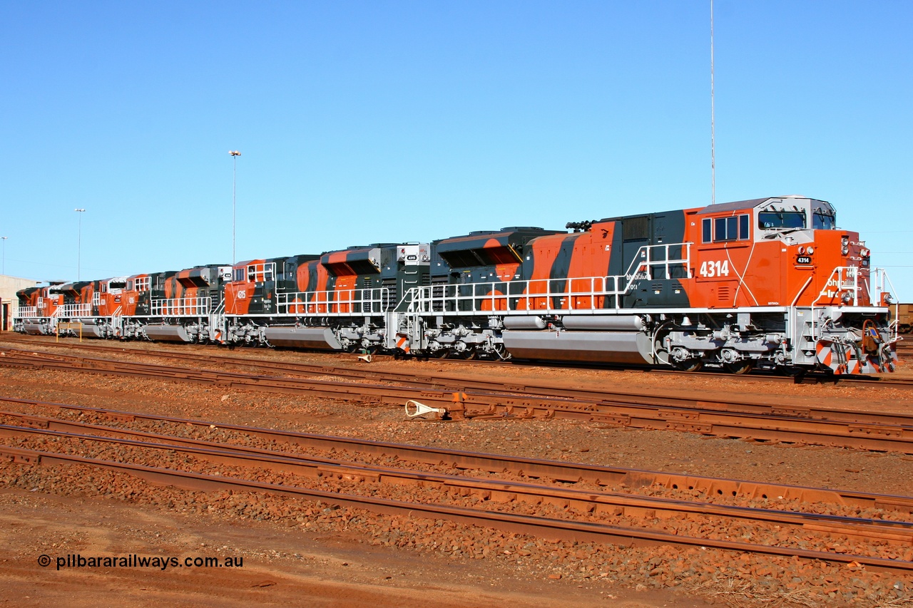 070414 8758
Nelson Point Locomotive Overhaul Workshop, brand new line up of BHP Billiton Electro-Motive built SD70ACe/LC units during fitting out by EDI with 4314 serial 20058712-001. Note the bolt on lashing points for shipping, 14th April 2007.
Keywords: 4314;Electro-Motive;EMD;SD70ACe/LC;20058712-001;