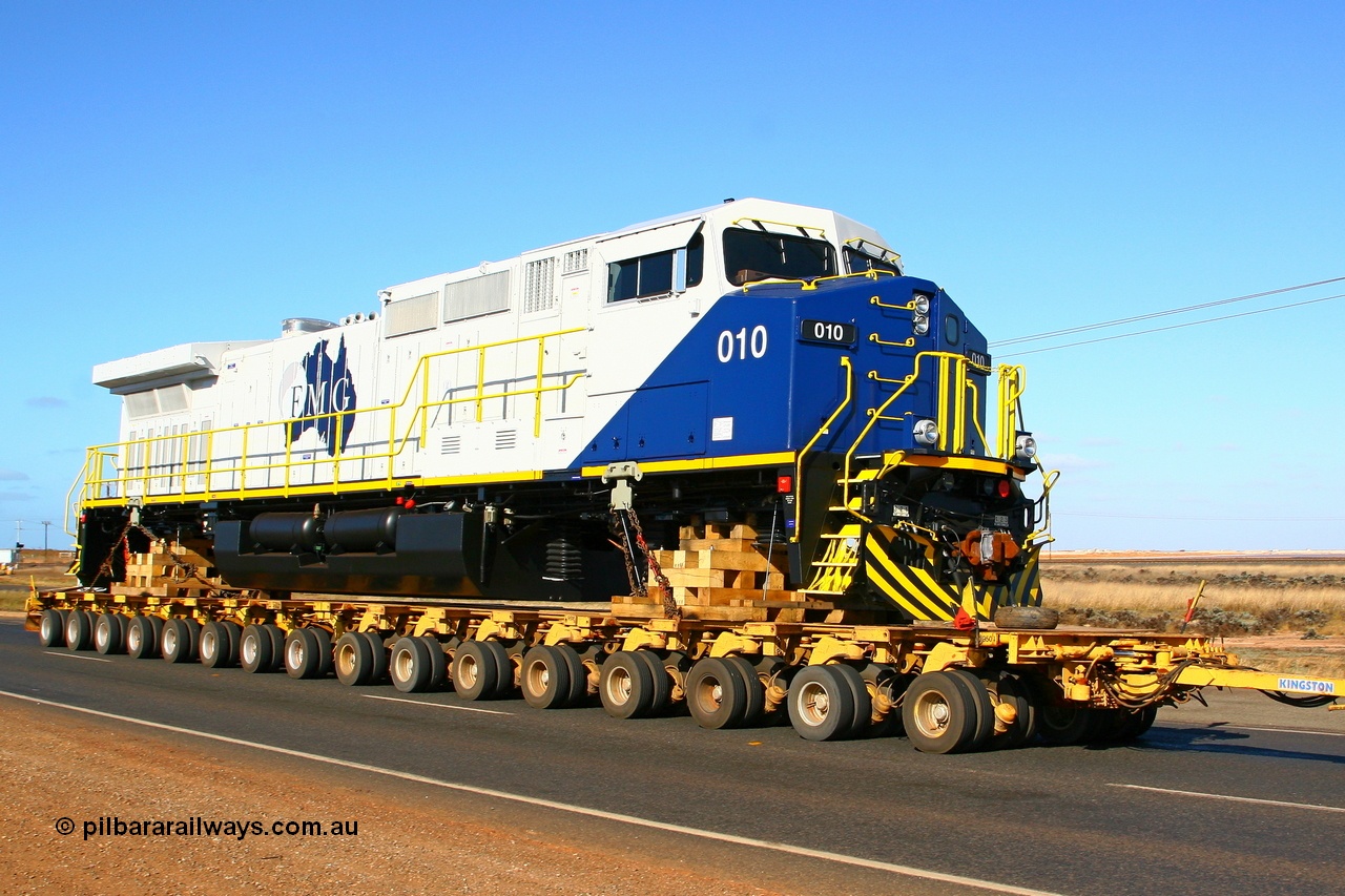 071101 1133r
Redbank Bridge, brand new General Electric built Dash 9-44CW for FMG #010 serial 58187 being delivered on a 128 wheel float. Thursday 1st November 2007.
Keywords: FMG-010;GE;Dash-9-44CW;58187;