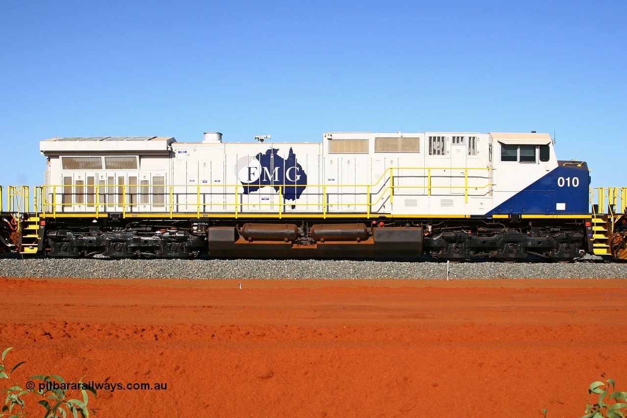 080120 1457r
Rowley Yard, FMG's General Electric built Dash 9-44CW DC locomotive 010 serial 58187 sits in with eleven of its' sister units at the marshalling yard. These units are built with similar specs to the Hamersley Iron fleet. 20th January 2008.
Keywords: FMG-010;GE;Dash-9-44CW;58187;