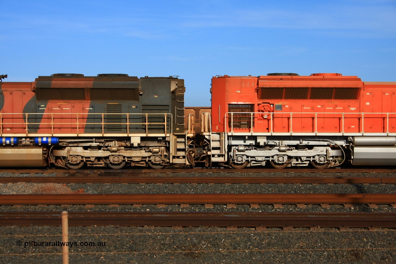 090121 0936
Nelson Point, comparison view of the radiator sections between Electro-Motive built SD70ACe/LC (low clearance) unit 4309 'Gidgi' serial 20038540-010 on the left and standard Electro-Motive built SD70ACe (ex-BNSF) unit 4333 serial 20066862-062 on the right. 21st January 2009.
Keywords: 4309;4333;Electro-Motive;EMD;SD70ACe/LC;SD70ACe;20038540-010;20066862-062;