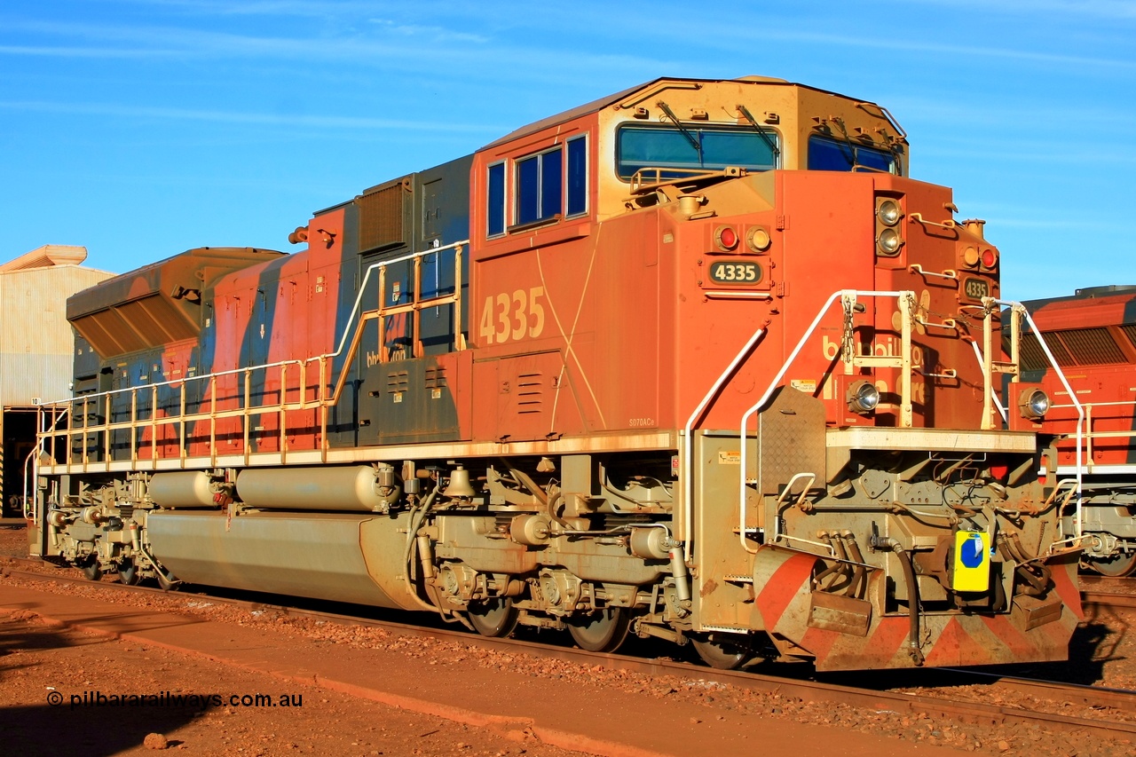 100508 8340r
Nelson Point Loco Overhaul Workshop sees BHP Billiton Electro-Motive EMD SD70ACe/LC unit 4335 serial 20078915-002 from the fourth order for thirteen locomotives undergoing attention with blue board protection. 8th May 2010.
Keywords: 4335;Electro-Motive-London-Ontario;EMD;SD70ACe/LC;20078915-002;