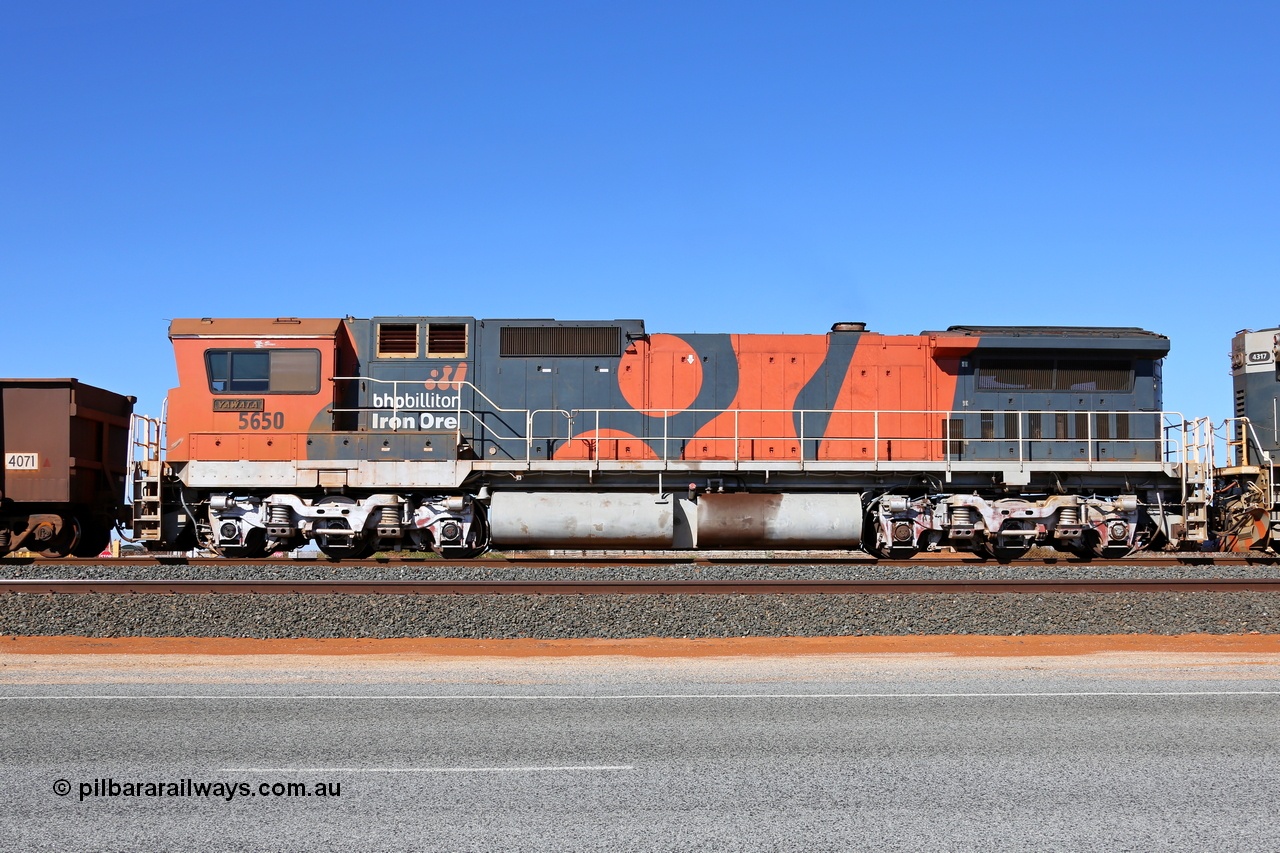 130720 1469r
Bing Siding, BHP Billiton's Goninan GE CM40-8M unit 5650 'Yawata' serial 8412-07 / 93-141 rebuilt from AE Goodwin M636C ALCo 5481, side shot shows Hi-Ad bogies, modified handrail and black side loco numbers, only 5639 and 5650 carried black numbers till retirement with the original repaint 5632 having its black numbers changed to white. 8th May 2010.
Keywords: 5650;Goninan;GE;CM40-8M;8412-07/93-141;rebuild;AE-Goodwin;ALCo;M636C;5481;G6061-2;