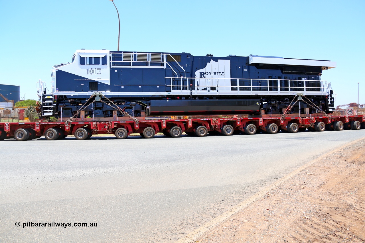 150129 7450
Port Hedland, Roy Hill's General Electric built ES44ACi unit RHA 1013 serial 62585 is their first locomotive to be delivered off the vessel Ocean Charger and being transported by ALE to Roy Hill's flash butt yard. Seen here leaving the Port Hedland port. 29th January 2015.
Keywords: RHA-class;RHA1013;GE;ES44ACi;62585;