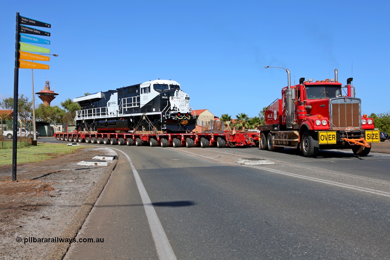 150130 7555
Port Hedland, Wilson Street, Roy Hill's General Electric built ES44ACi unit RHA 1011 serial 62583 swings round onto Wilson Street during delivery behind an ALE Kenworth. 30th January 2015.
Keywords: RHA-class;RHA1011;GE;ES44ACi;62583;