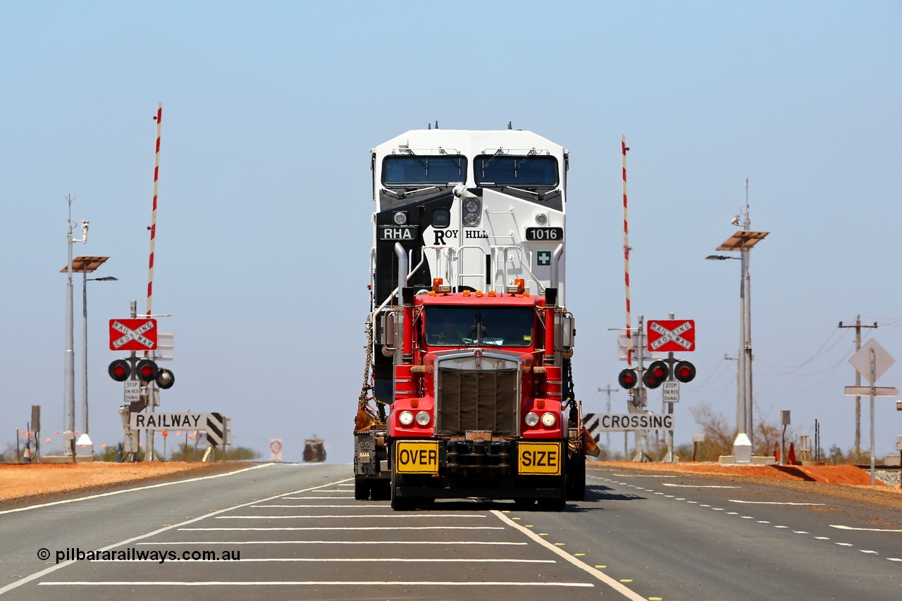 151231 9740r
Great Northern Highway 18.2 km grade crossing, Roy Hill's General Electric built ES44ACi loco RHA 1016 serial 63827 being delivered by ALE as it crosses the Roy Hill railways grade crossing. 31st December 2015. [url=https://goo.gl/maps/Do46dZmcqvC2]View map here[/url].
Keywords: RHA-class;RHA1016;GE;ES44ACi;63827;