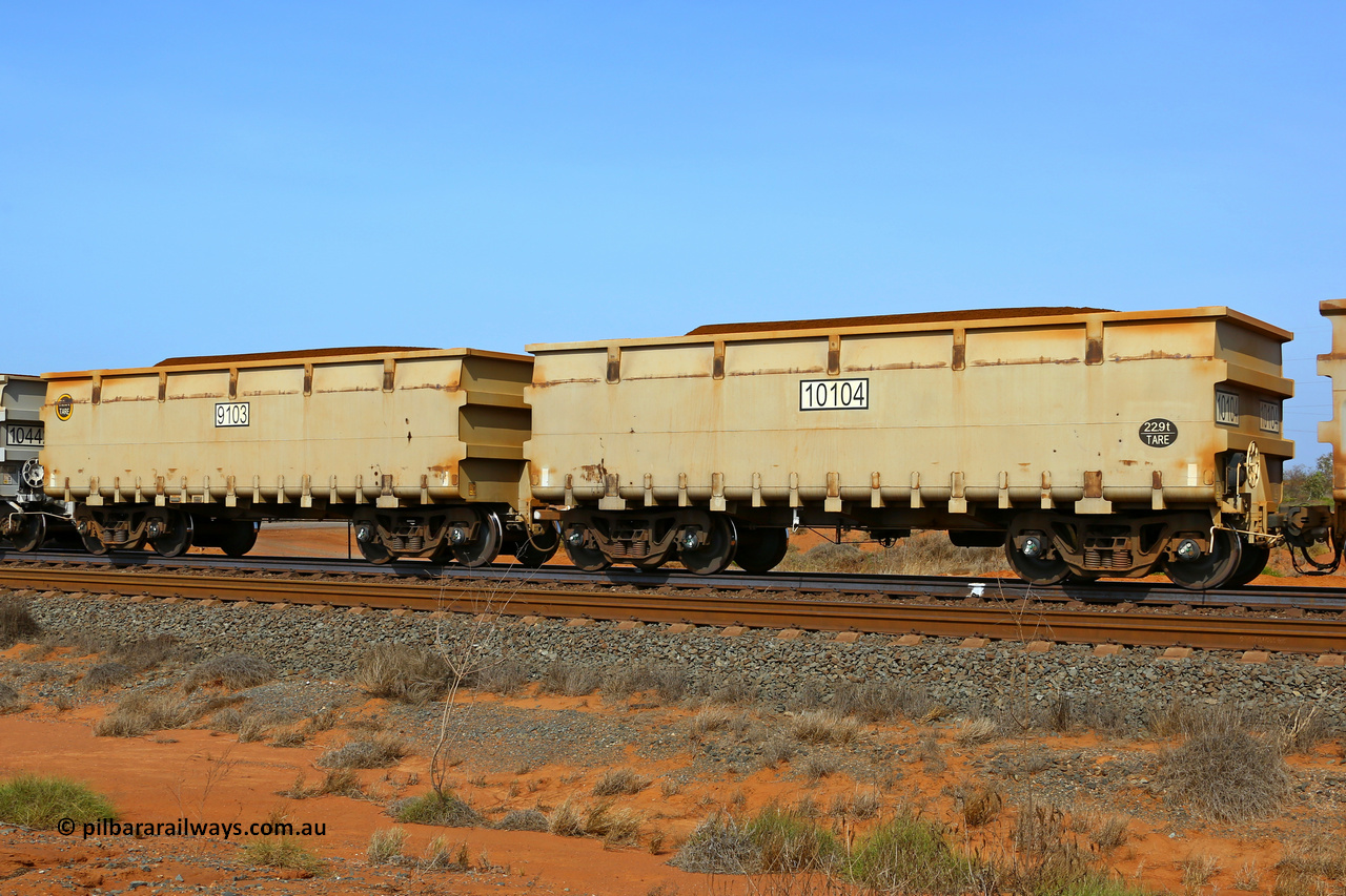 9103-10104 220118 3119
FMG 9103 and 10104 at Boodarie on a loaded train, January 18, 2022. 104 waggons numbered from 9001 slave and 10002 control, up to 9103 slave and 10104 control built by CRRC Yangtze in 2020 with the ribbed body style.
