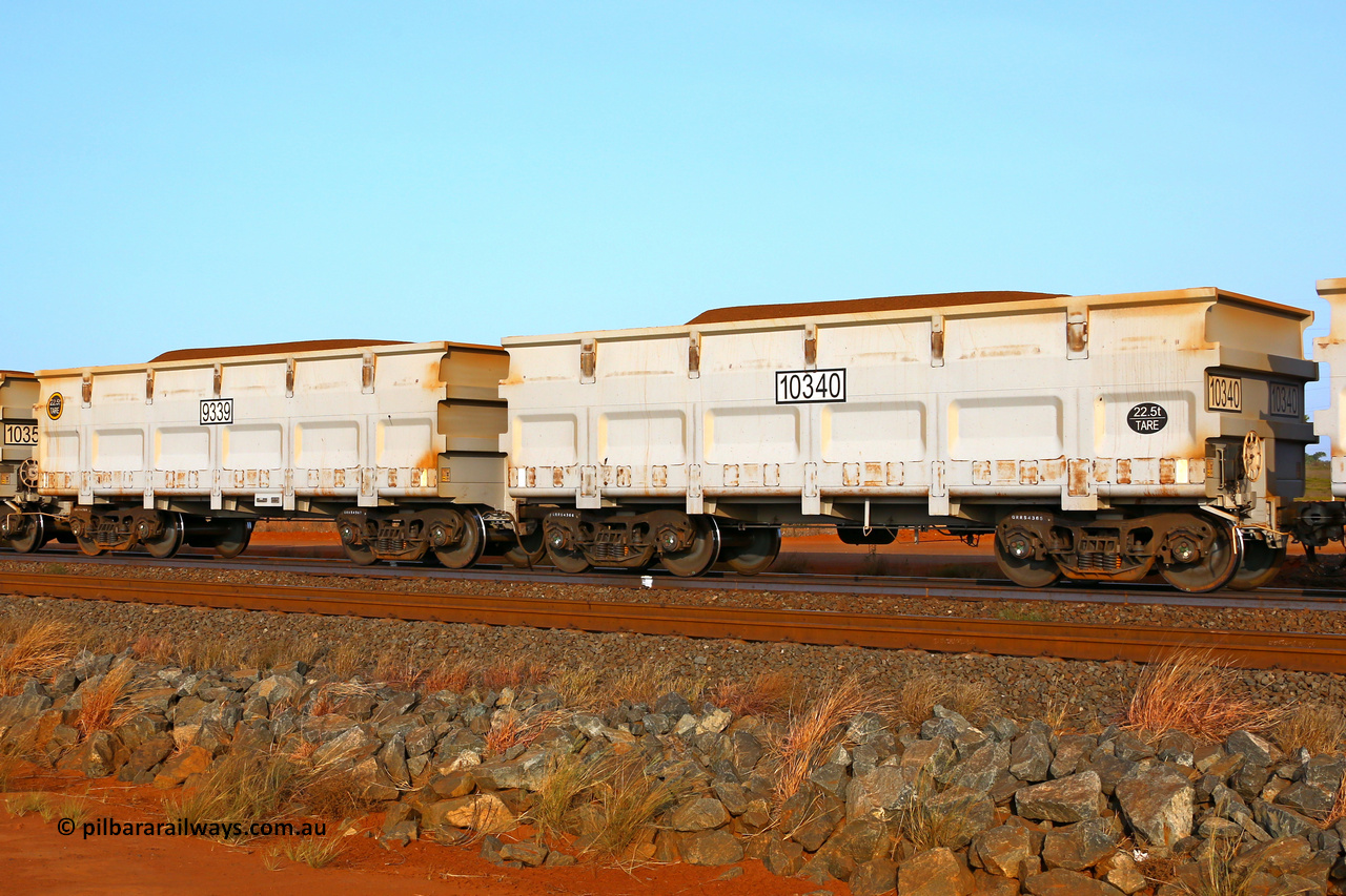 9339-10340 220118 3346
FMG 9339 and 10340 on a loaded train at Boodarie, January 18, 2022. 212 waggons numbered from 9339 slave and 10340 control, up to 9549 slave and 10550 control built by CRRC Qiqihar in 2021 with the CNR style body at 22.5 tonne tare.
